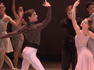 О закулисье балетного мира рассказывает постановка Алексея Мирошниченко „Золушка“