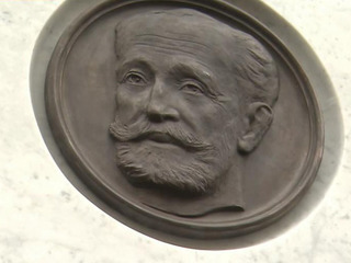 В честь 200-летия со дня рождения Мариуса Петипа в Санкт-Петербурге была открыта мемориальная доска