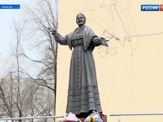 В Саратове установили памятник Лидии Руслановой