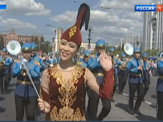 Марш-парадом оркестров начался в Хабаровске фестиваль “Амурские волны”