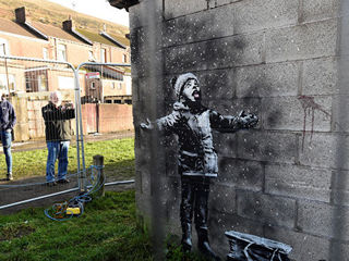 Граффити Бэнкси в Уэльсе продали за шестизначную сумму