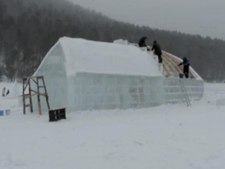 На берегу Байкала расположилась ледяная библиотека