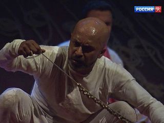 Акрам Хан представил в Москве постановку „Ксенос“