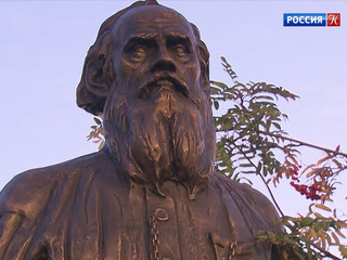Памятник Льву Толстому открыли в МГИМО ко дню рождения писателя