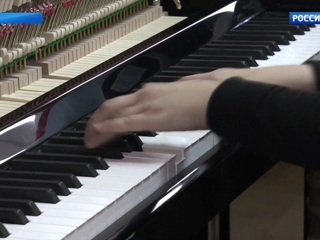 Музыкальные школы Омской области получают новые фортепиано