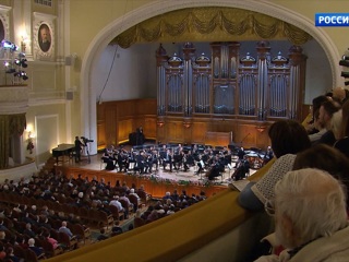 Американский скрипач Джошуа Белл дал концерт в Большом зале Консерватории