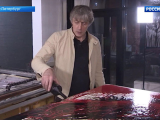 Петербургский художник создает картины с помощью робота