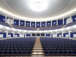 Шоу «Природа. Начало и конец» на сцене театра Станиславского