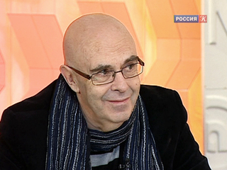 В театре