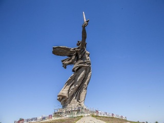 В Волгограде после реставрации открыли скульптуру «Родина-мать зовёт!»
