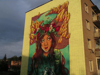 Фестиваль «Страницы истории»: фасады домов Великого Новгорода украсили граффити