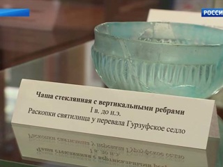 В Ялтинский историко-литературный музей после реставрации вернулась коллекция античного стекла