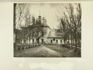 На колокольню московского храма Софии Премудрости Божьей воздвигнут воссозданный исторический крест