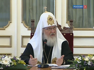 Патриарх совершил божественную литургию в Петропавловском соборе Петербурга