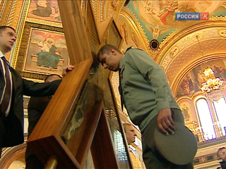 Более 200 тысяч человек смогли поклониться Кресту Андрея Первозванного в Москве