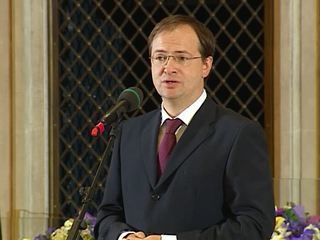 Министр культуры лично поздравил Олега Басилашвили с днем рождения