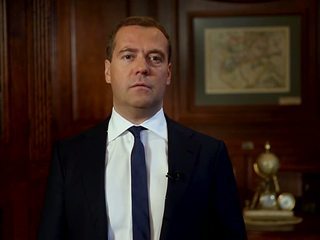 Медведев поддерживает идею единого учебника в разных областях знаний