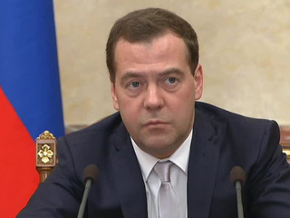 Премьер-министр России поздравил Олега Табакова с юбилеем