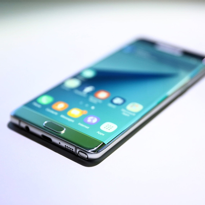 Фото секретного флагмана Samsung подтвердило: iPhone 8 не будет первым