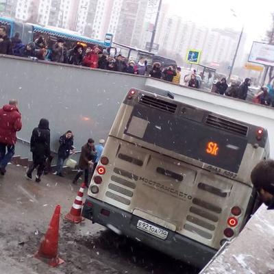 Водитель автобуса, который въехал в подземный переход у метро Водитель автобуса, который въехал в подземный переход у метро