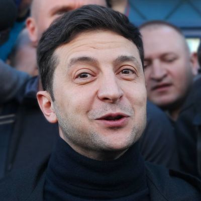 Зеленский начал в соцсети опрос о досрочном роспуске Рады Зеленский начал в соцсети опрос о досрочном роспуске Рады