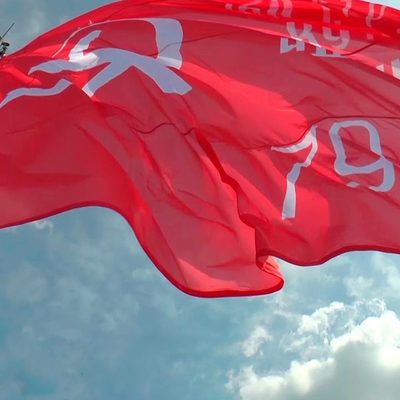 В Уссурийске развернули копию Знамени Победы В Уссурийске развернули копию Знамени Победы