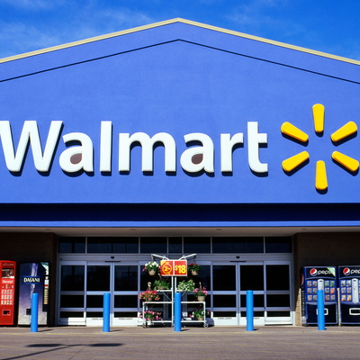 Walmart убрал оружие с прилавков в США на случай гражданских волнений Walmart убрал оружие с прилавков в США на случай гражданских волнений