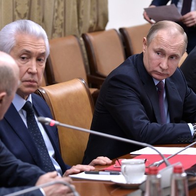 Путин в Дагестане встретился с участниками народного ополчения 1999 года Путин в Дагестане встретился с участниками народного ополчения 1999 года