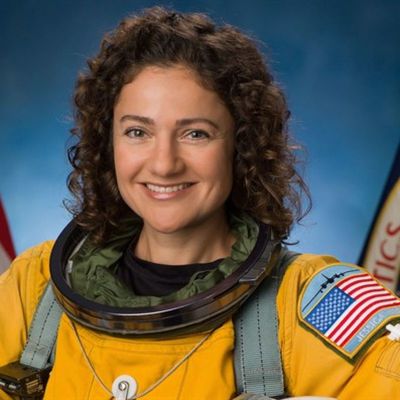 Две женщины-астронавта NASA начали первый в истории парный выход в открытый космос Две женщины-астронавта NASA начали первый в истории парный выход в открытый космос