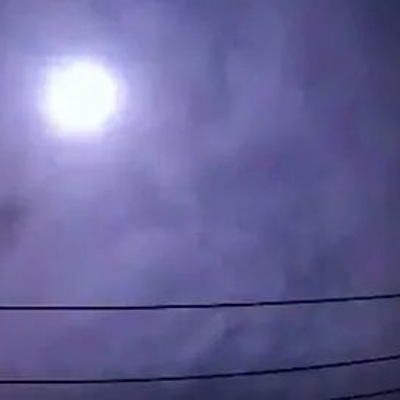 Ночью над Токио пролетел метеор Ночью над Токио пролетел метеор