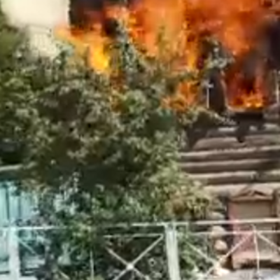 В Тюмени горит пожарная каланча начала XX века В Тюмени горит пожарная каланча начала XX века