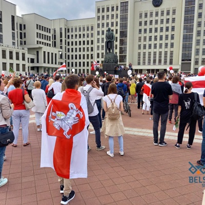 Протестовавшие на площади Независимости перед Домом правительства в Минске люди расходятся Протестовавшие на площади Независимости перед Домом правительства в Минске люди расходятся