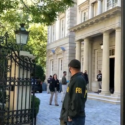 ФБР США несколько часов ведет обыски в домах родственников Олега Дерипаски ФБР США несколько часов ведет обыски в домах родственников Олега Дерипаски
