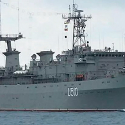 Украинский военный корабль движется в сторону Керченского пролива Украинский военный корабль движется в сторону Керченского пролива