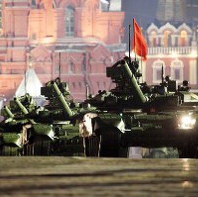 Сегодня на Красной площади пройдет первая ночная репетиция Парада Победы Сегодня на Красной площади пройдет первая ночная репетиция Парада Победы