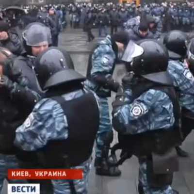 В столкновениях у Верховной Рады пострадали, как минимум, три человека В столкновениях у Верховной Рады пострадали, как минимум, три человека