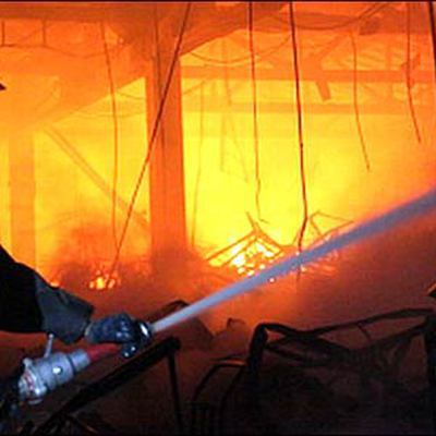 Пожар вынудил эвакуироваться 300 человек в районе города Тиват в Черногории Пожар вынудил эвакуироваться 300 человек в районе города Тиват в Черногории