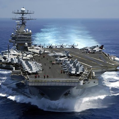 ВМС США направили к Корейскому полуострову авианосец «Рональд Рейган» ВМС США направили к Корейскому полуострову авианосец «Рональд Рейган»