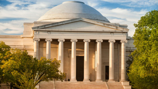 Национальная художественная галерея США открывается для посетителей