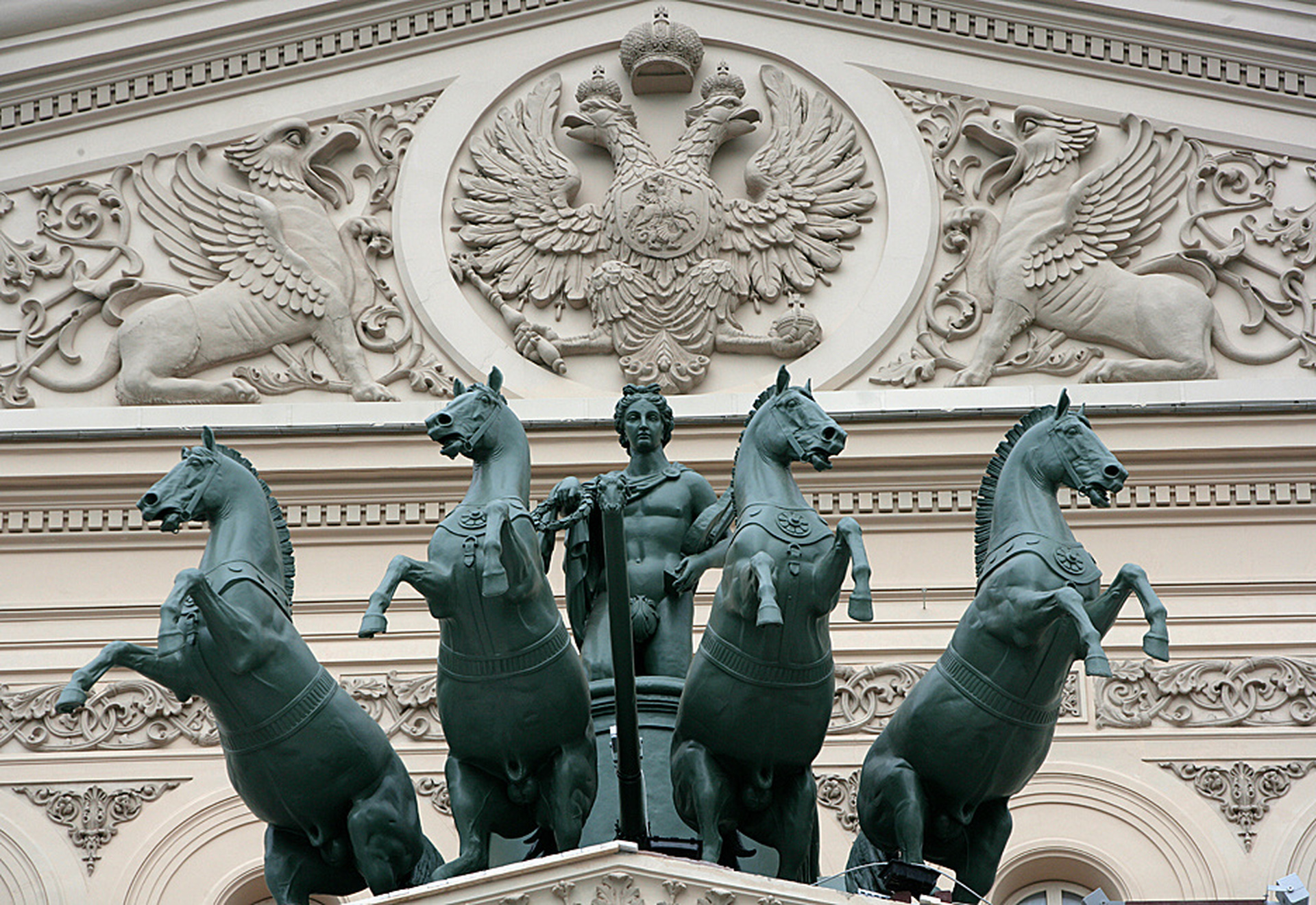 Скульптура аполлона на большом театре