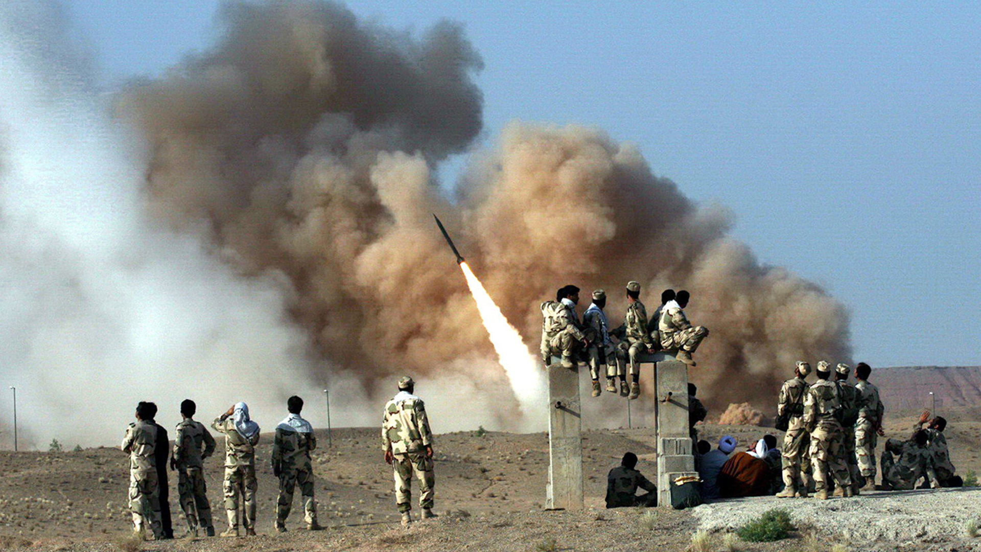 Захват ирана. Военные США ракетный обстрел базы Ирак. Иранский ракетный удар по базам США В Ираке.