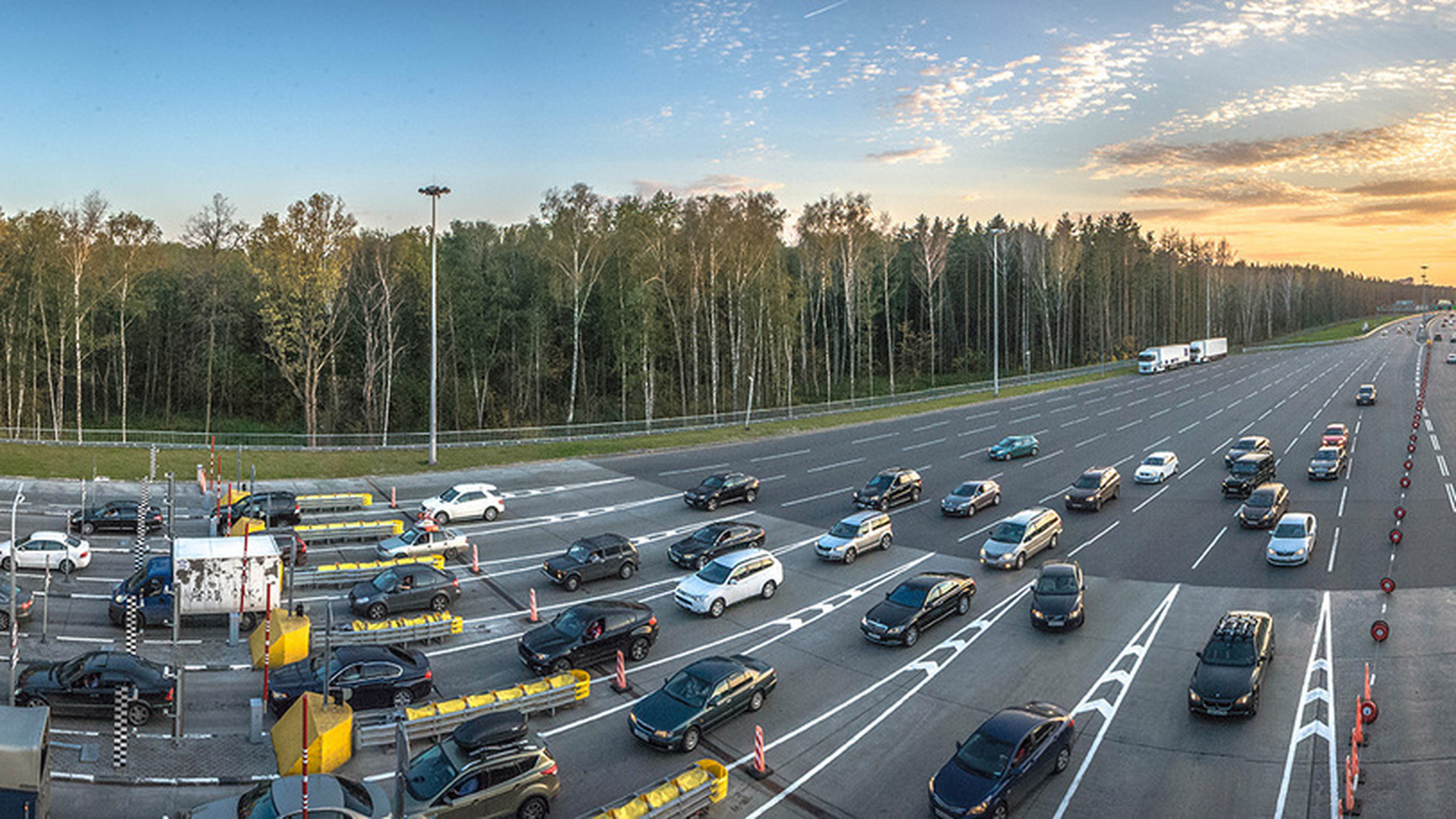 Москва смоленск платная дорога. Минская трасса м 11. Платная дорога Москва. Пробка на платной дороге. Платное шоссе.