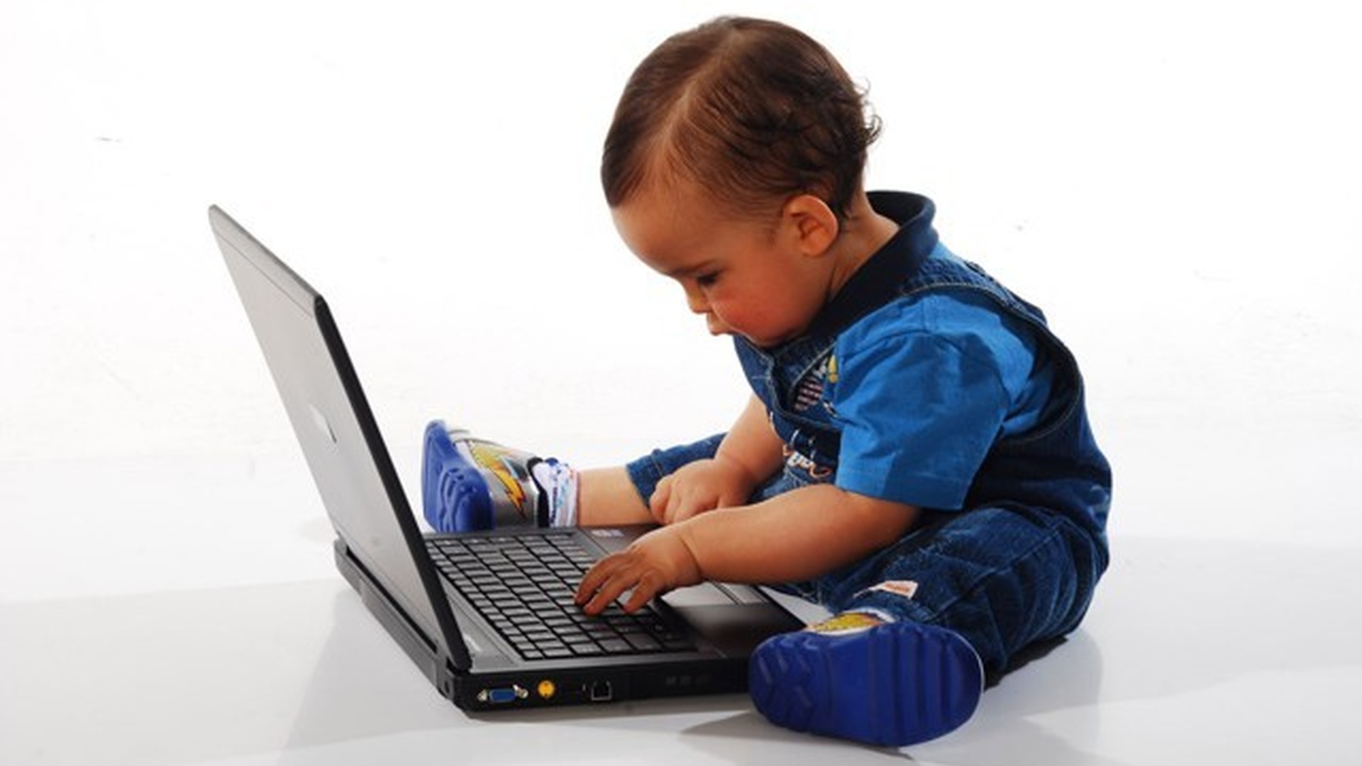 картинки ребенок и компьютер в доу