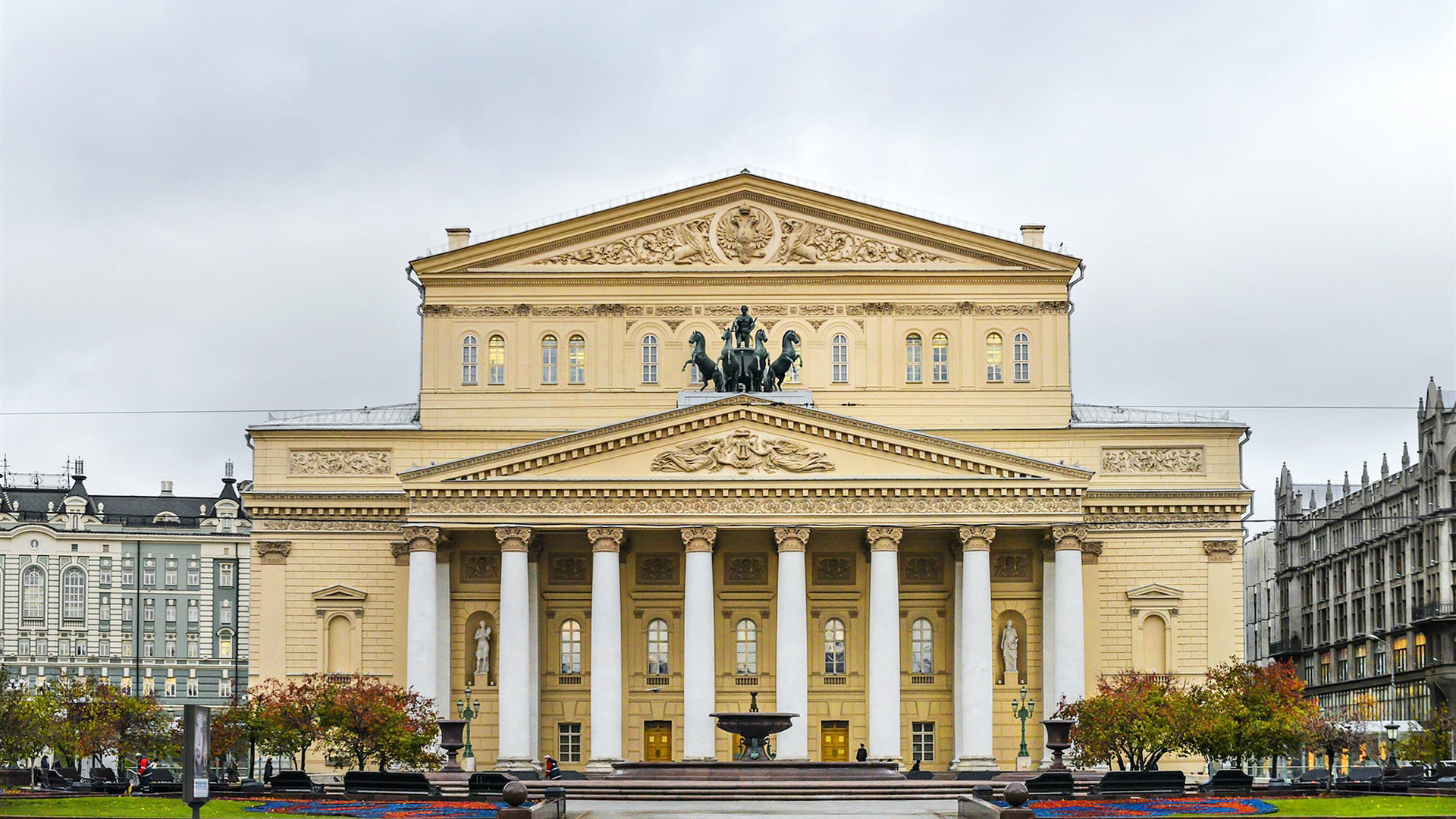 фасад большого театра в москве