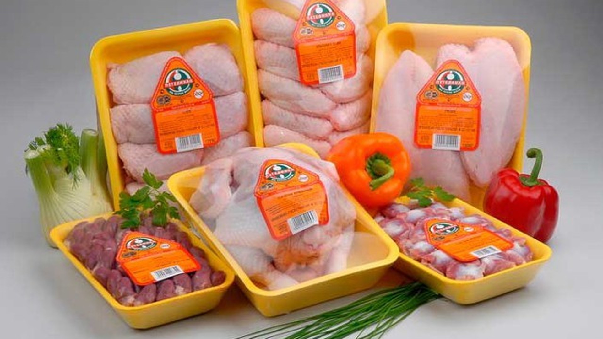 Изделия мяса птицы. Упаковка продуктов. Упаковка мясных продуктов. Полуфабрикаты в упаковке. Упаковка мяса птицы.