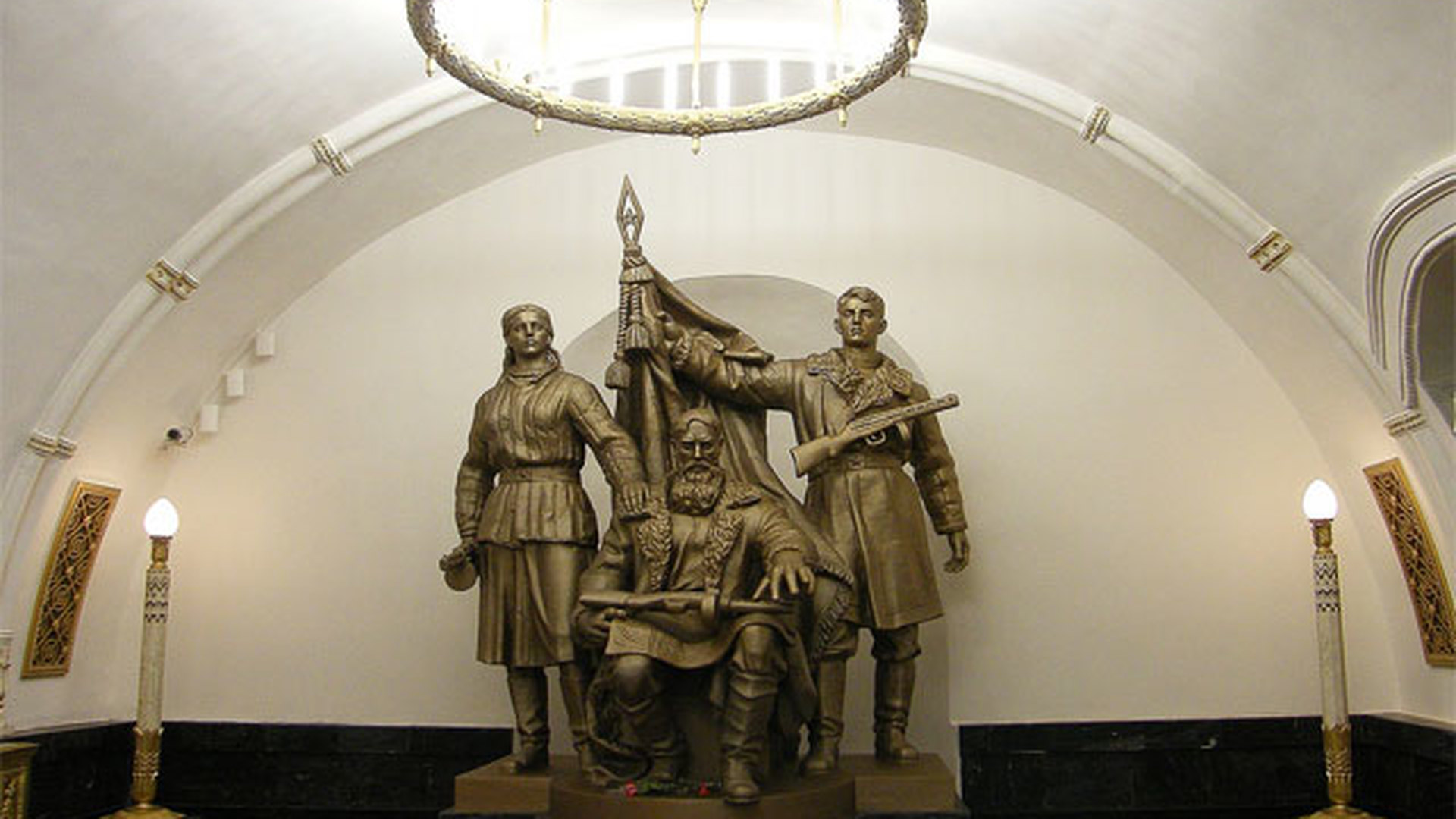 Скульптура Белорусские Партизаны метро белорусская