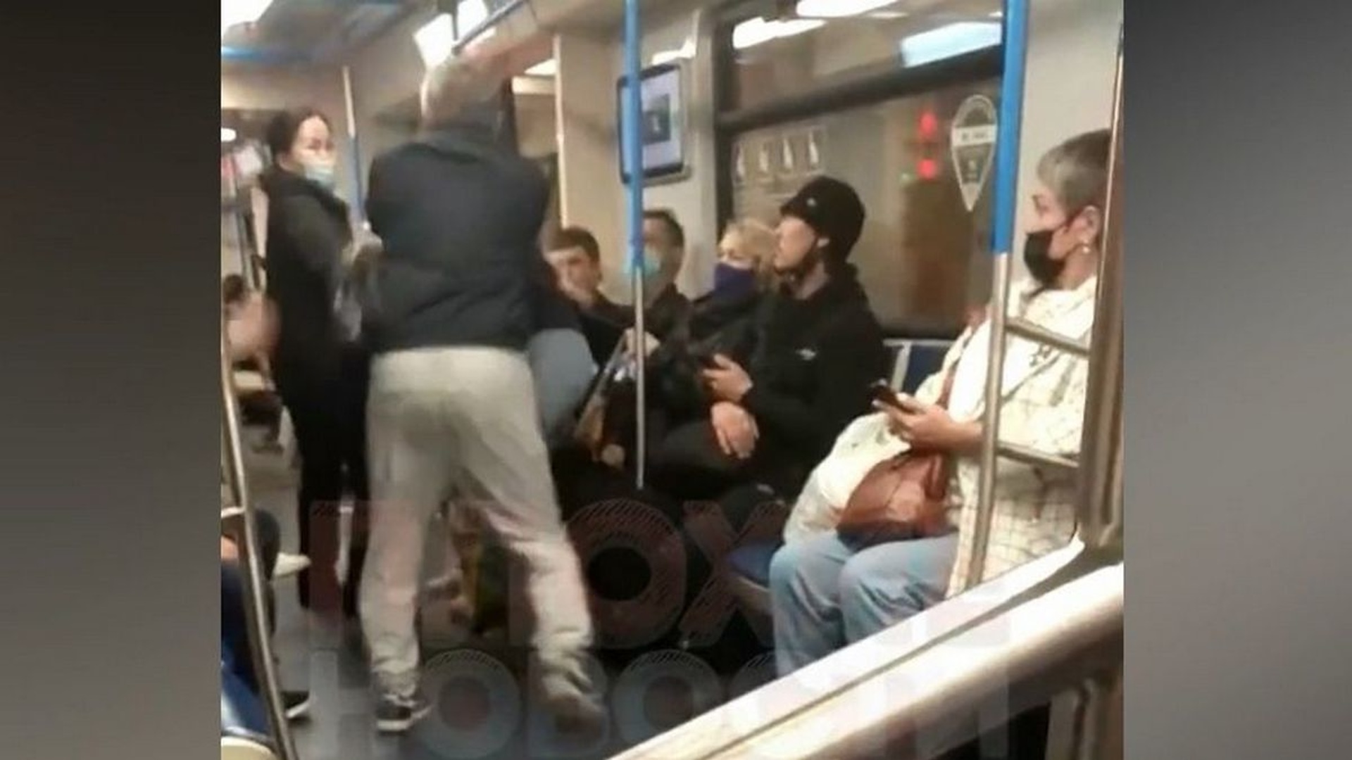 мигранты в московском метро