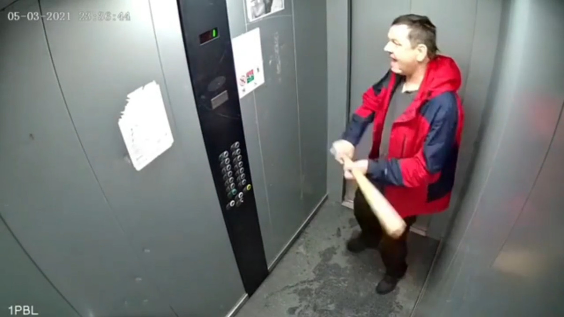 Дебошир в лифте Ярославль