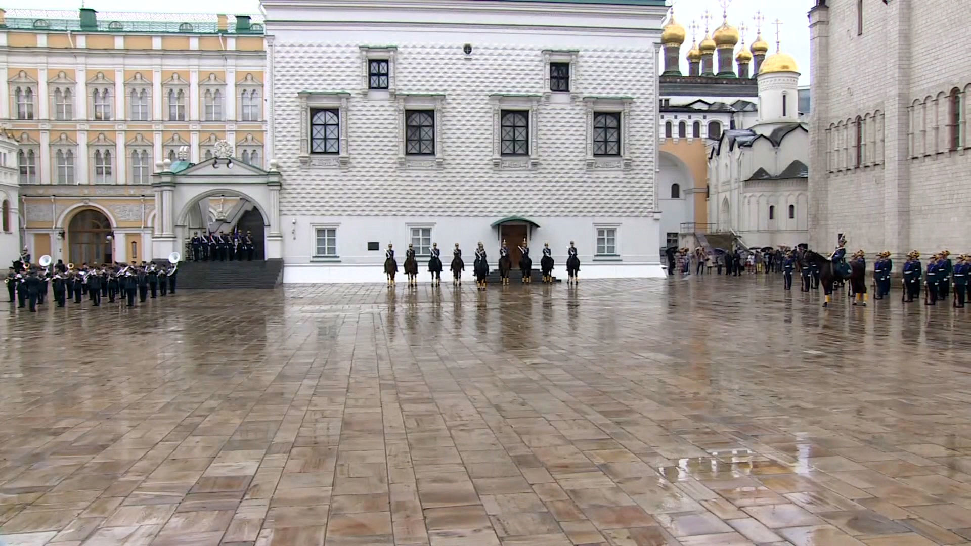 Соборная площадь Московского Кремля развод караула