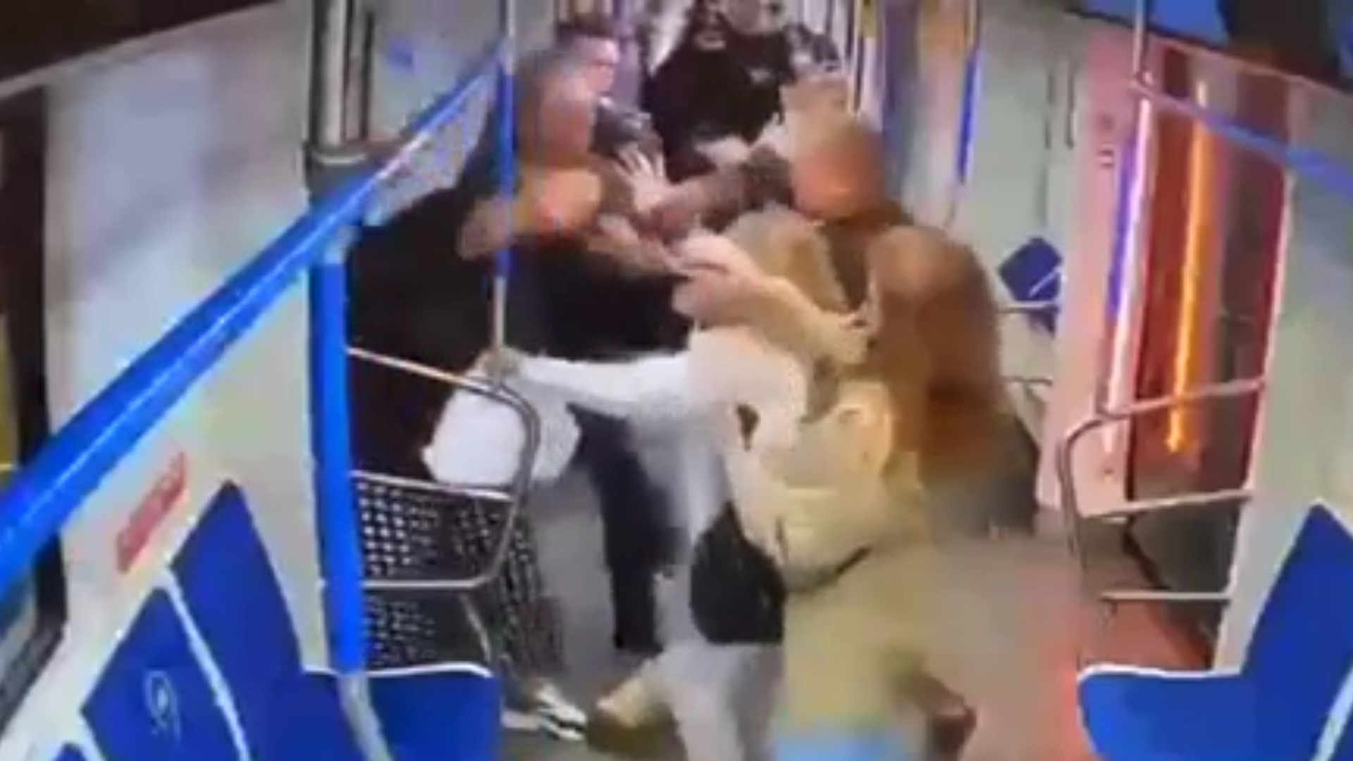 Александр Журавлев потасовка в метро с подростками